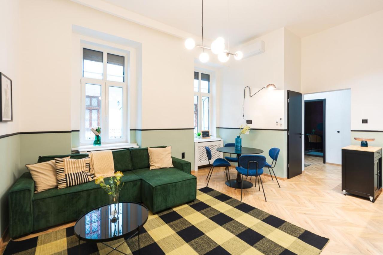 Luxury Peaceful Apartment By The St Stephen'S Basilica Budapest Eksteriør billede