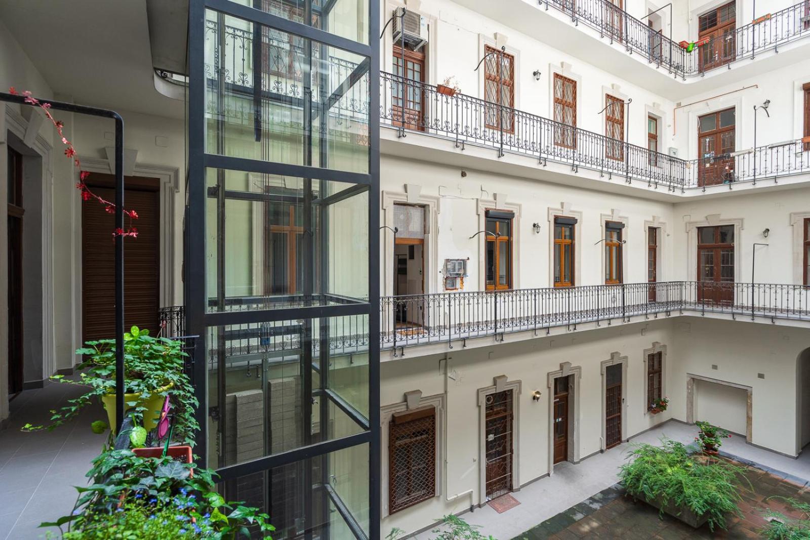 Luxury Peaceful Apartment By The St Stephen'S Basilica Budapest Eksteriør billede